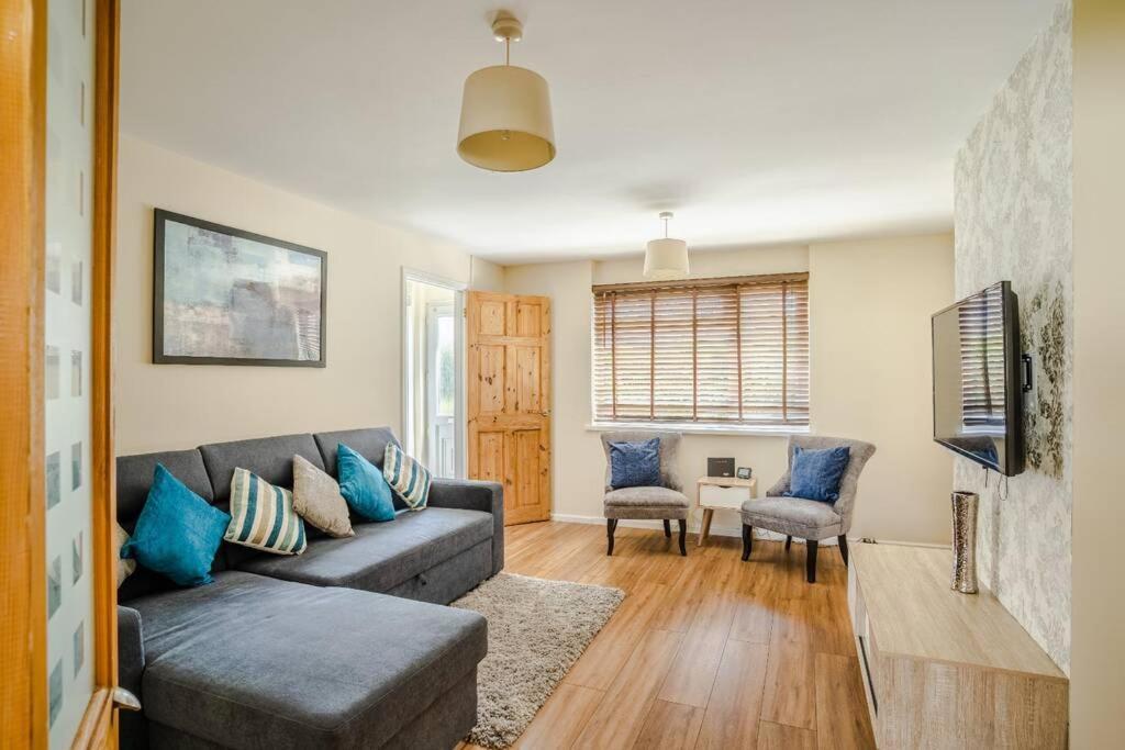 Off Road Parking, Smart Tv In Each Room! Swansea Exterior photo